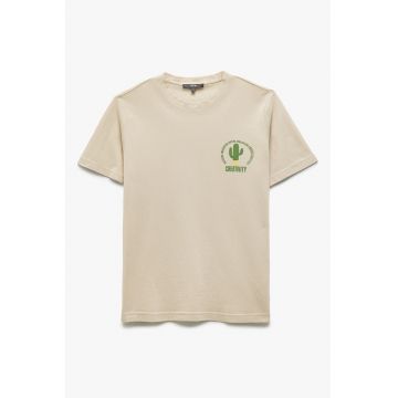 Tricou cu decolteu la baza gatului si imprimeu grafic