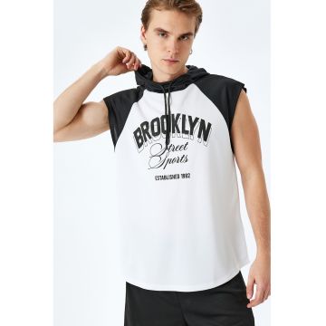 Tricou fara maneci cu gluga