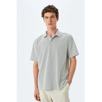 Tricou polo striat - cu dungi