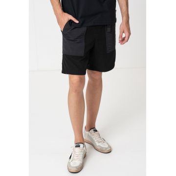 Pantaloni din bumbac cu buzunare supradimensionate