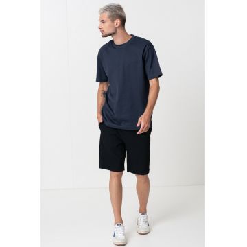 Pantaloni scurti cu banda elastica in talie si buzunare