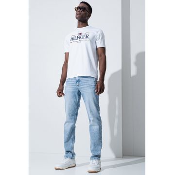 Tricou regular-fit cu decolteu la baza gatului si logo