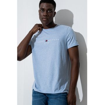 Tricou slim-fit cu decolteu la baza gatului
