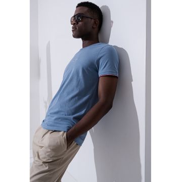 Tricou slim-fit din bumbac cu decolteu la baza gatului