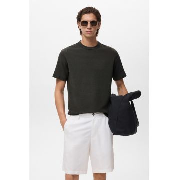 Tricou uni cu decolteu la baza gatului