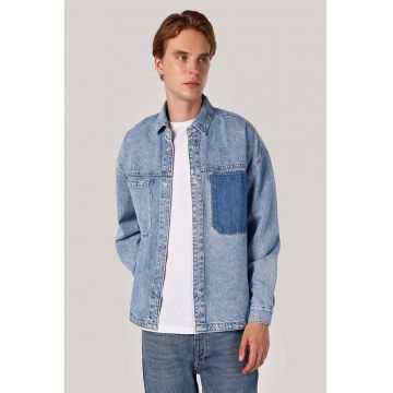 Jacheta din denim cu buzunare pe piept