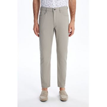 Pantaloni slim-fit cu buzunare