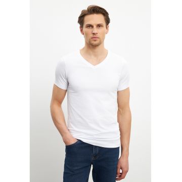 Tricou cambrat cu decoulteu in V