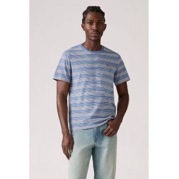 Tricou cu decolteu la baza gatului