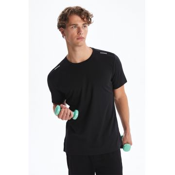 Tricou cu decolteu la baza gatului si model uni