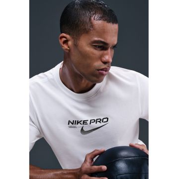Tricou cu tehnologie Dri-FIT pentru antrenament