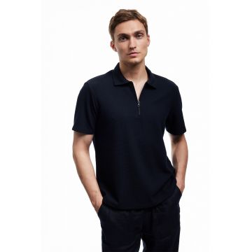 Tricou polo cu fenta cu fermoar