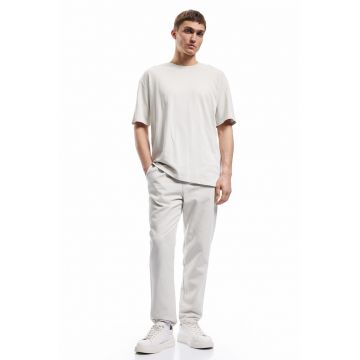 Pantaloni conici de bumbac cu buzunare laterale