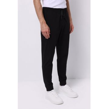 Pantaloni conici de trening cu buzunare
