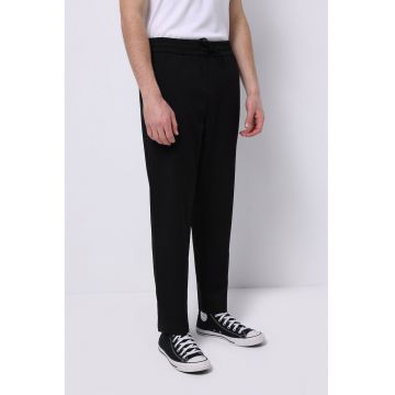 Pantaloni jogger cu snur in talie
