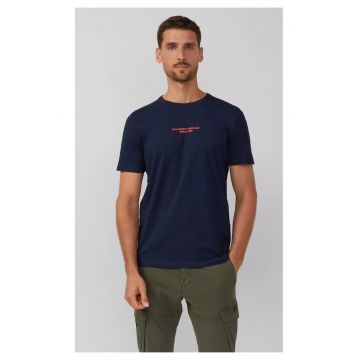 Tricou barbati - Regular fit cu decolteu la baza gatului si imprimeu cu text - Bleumarin inchis -