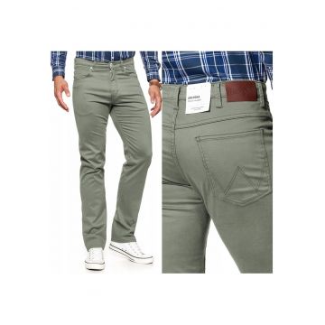 Pantaloni Barbati -  Model ARIZONA - Croiala Clasica Straight Fit Cu Picior Drept - Elastici Si Comozi - Cu Fermoar - 5 Buzunare - Buni Pentru Birou Si Fiecare Zi - Marimea 30/34 - Verde