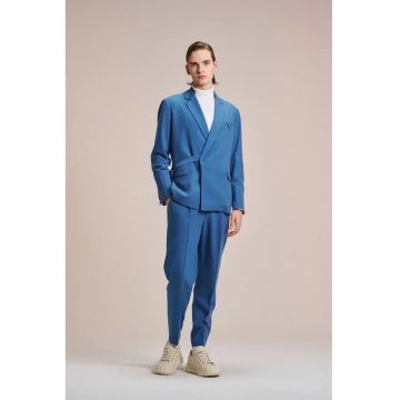 Pantaloni carrot fit cu pense frontale