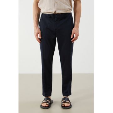 Pantaloni regular fit cu buzunare - Negru stins