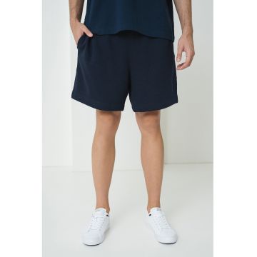Pantaloni scurti cu snur de ajustare si buzunare laterale