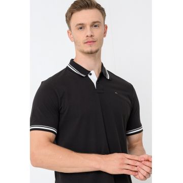 Tricou regular fit cu terminatii contrastante