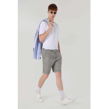 Pantaloni scurti de in cu cordon in talie
