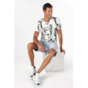 Tricou slim-fit cu imprimeu grafic