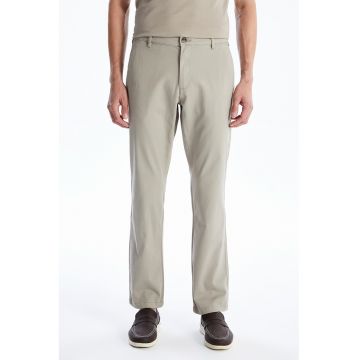 Pantaloni chino cu talie medie