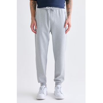 Pantaloni de trening cu buzunare cu fermoar si snur