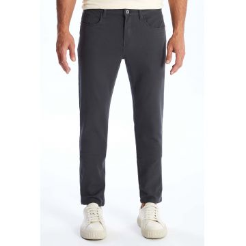 Pantaloni slim-fit cu buzunare