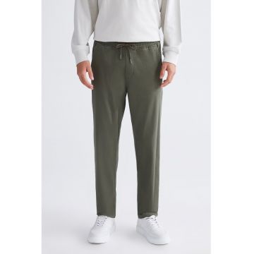Pantaloni slim-fit cu buzunare laterale