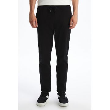 Pantaloni slim-fit cu buzunare laterale