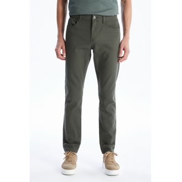 Pantaloni slim-fit cu buzunare