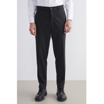 Pantaloni slim fit cu pensa