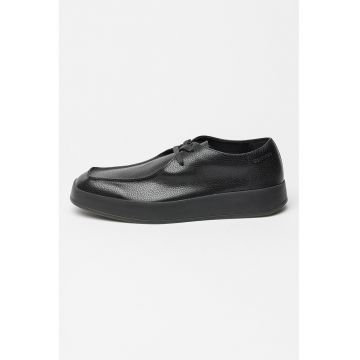 Pantofi uni din piele