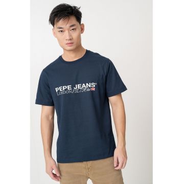 Tricou cu decolteu la baza gatului si logo pe piept