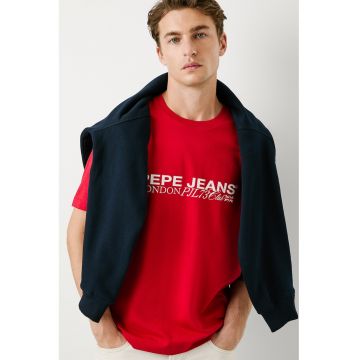 Tricou cu decolteu la baza gatului si logo pe piept