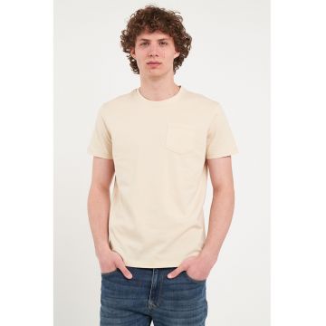 Tricou elastic cu buzunar pe piept