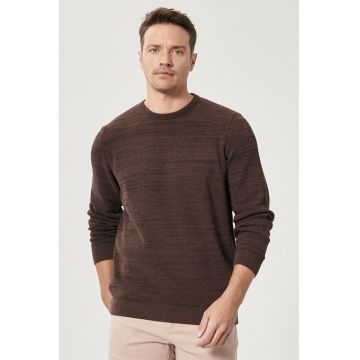 Pulover cu decolteu la baza gatului si aspect texturat