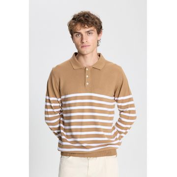 Pulover polo cu model in dungi