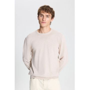 Pulover slim-fit cu decolteu la baza gatului