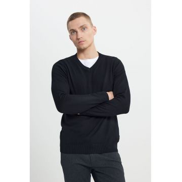 Pulover tricotat fin cu decolteu in V