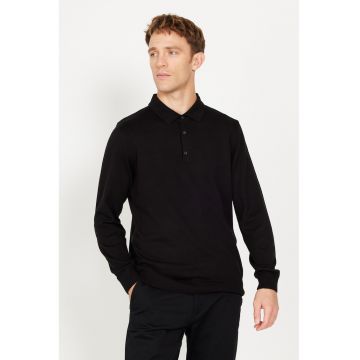 Pulover tricotat fin slim-fit cu fenta cu nasturi
