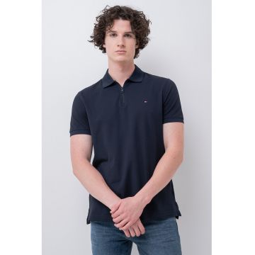 Tricou cu guler polo cu fermoar