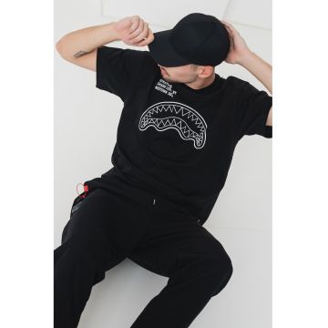 Tricou cu imprimeu si decolteu la baza gatului