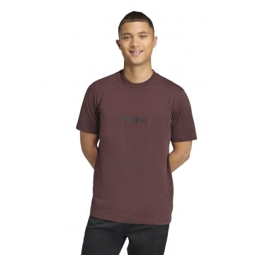 Tricou cu logo si decolteu la baza gatului