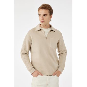 Bluza de trening cu guler ascutit