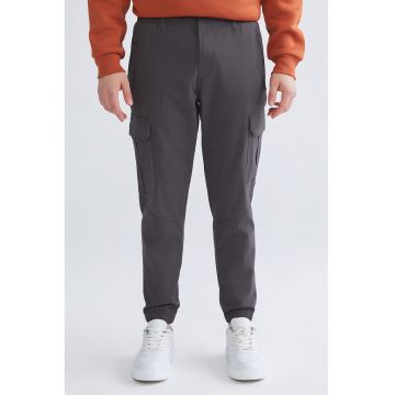 Pantaloni cargo cu croiala conica