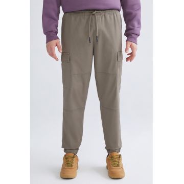 Pantaloni cargo cu snur