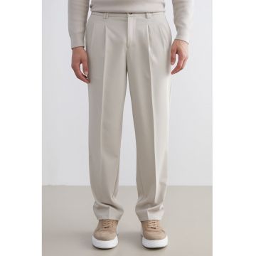 Pantaloni cu croiala ampla si cusaturi frontale